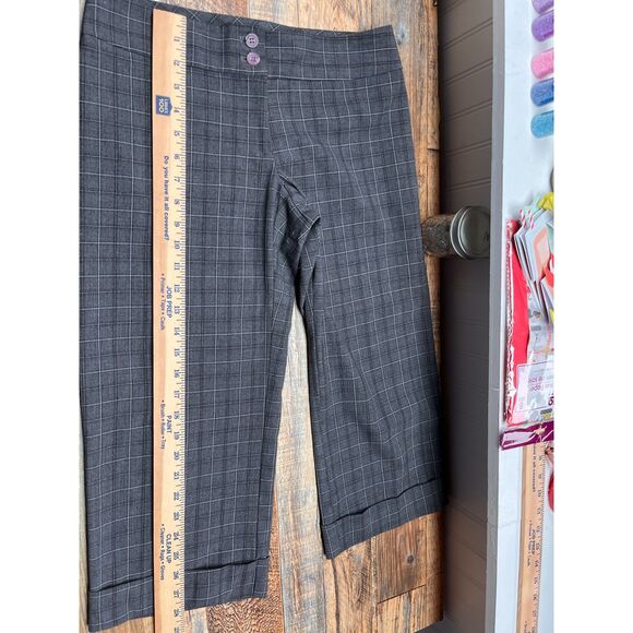 BOGO Classic & Chic Yank Capris Pants Size 4 - Picture 3 of 9
